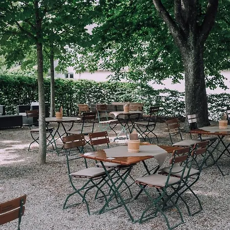 Restaurant & Engelkeller Hotell 4*