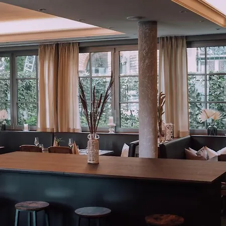 Отель Restaurant & Engelkeller 4*